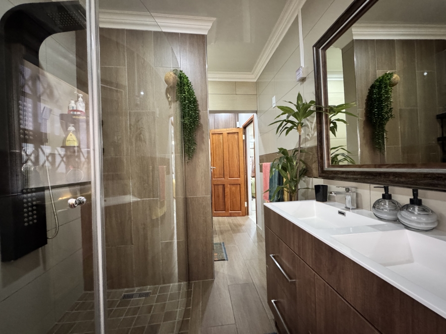 4 Bedroom Property for Sale in Wilkoppies North West